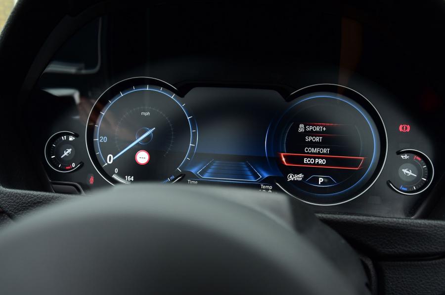 Панель приборов BMW 430i Convertible M Sport Package 2017 года  (UK) (фото 4 из 15)